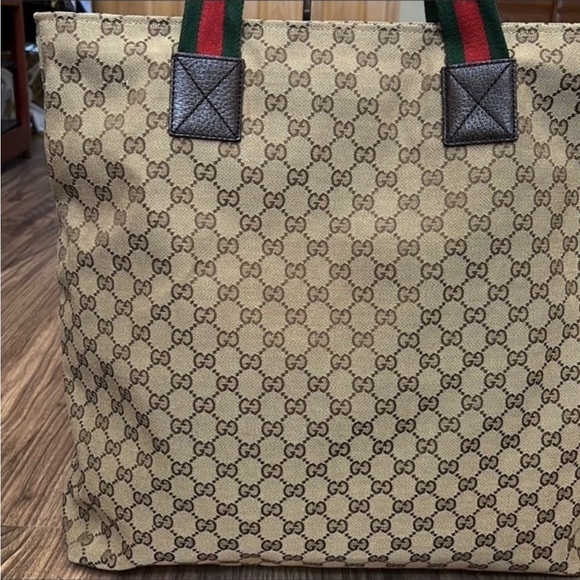 ♥️ GUCCI SHOULDER BAG  EUC! ❤️ - Picture 8 of 15